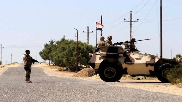مصر.. مقتل 4 عمال وإصابة 6 آخرين في هجوم إرهابي قرب مطار العريش