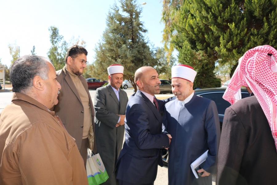 سماحة مفتي عام المملكة وفضيلة رئيس رابطة علماء الاردن يزوران جامعة الحسين بن طلال