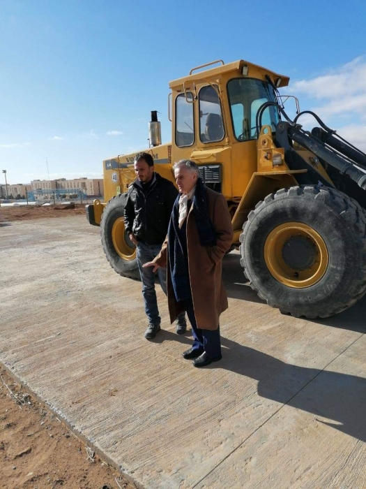 رئيس جامعة الحسين بن طلال يتفقد مشروع مبنى مركز بحوث وتطوير الطاقة المتجددة