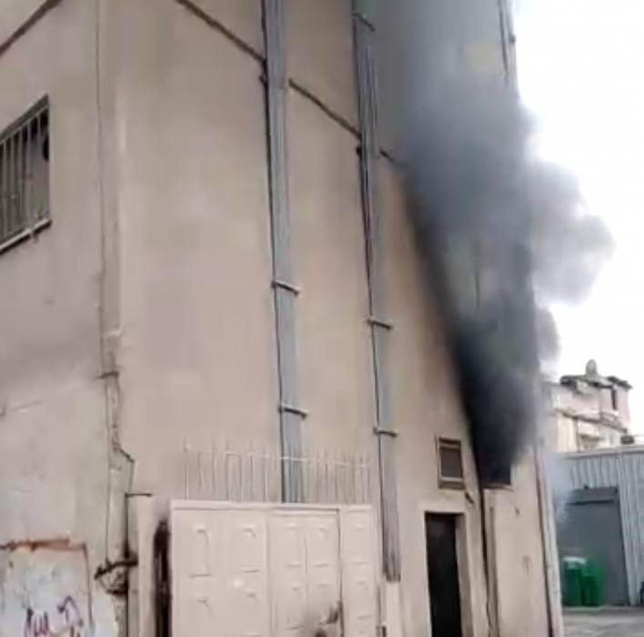 حريق بأحد المطاعم في منطقة القويسمة أضرار مادية وتم السيطرة عليه من قبل الدفاع المدني... فيديو