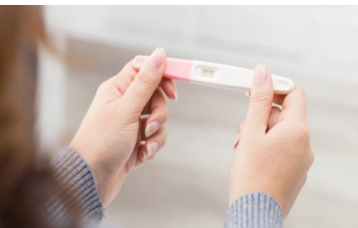 “استشارية”: كثرة التفكير في الحمل يؤخر التبويض