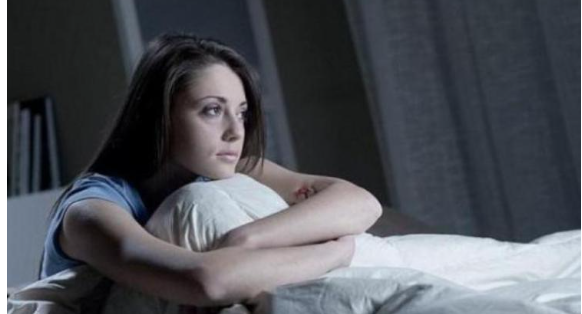 الأخبار العالمية السيئة قد تفسد نوم النساء