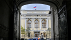 روسيا تمدد شرط بيع عوائد النقد الأجنبي حتى نهاية أبريل 2025