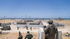 واشنطن تعلن إنجاز الميناء العائم قبالة غزة