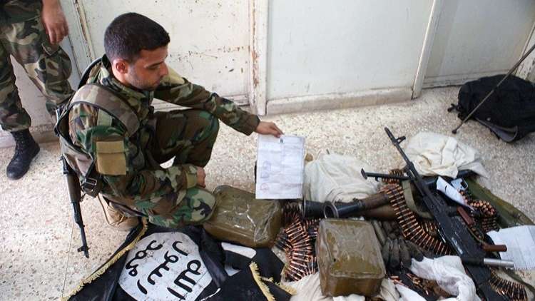 العثور على أسلحة حديثة في مخزن لـداعش بالميادين السورية
