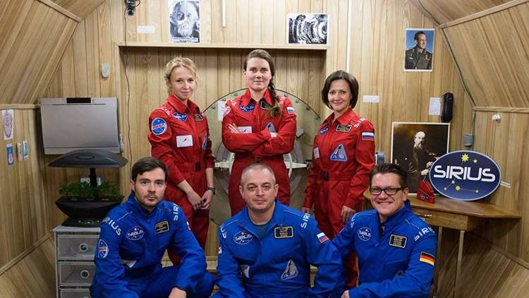 مسؤول في ناسا يرحب بمشاركة الروس في بعثات الفضاء البعيد