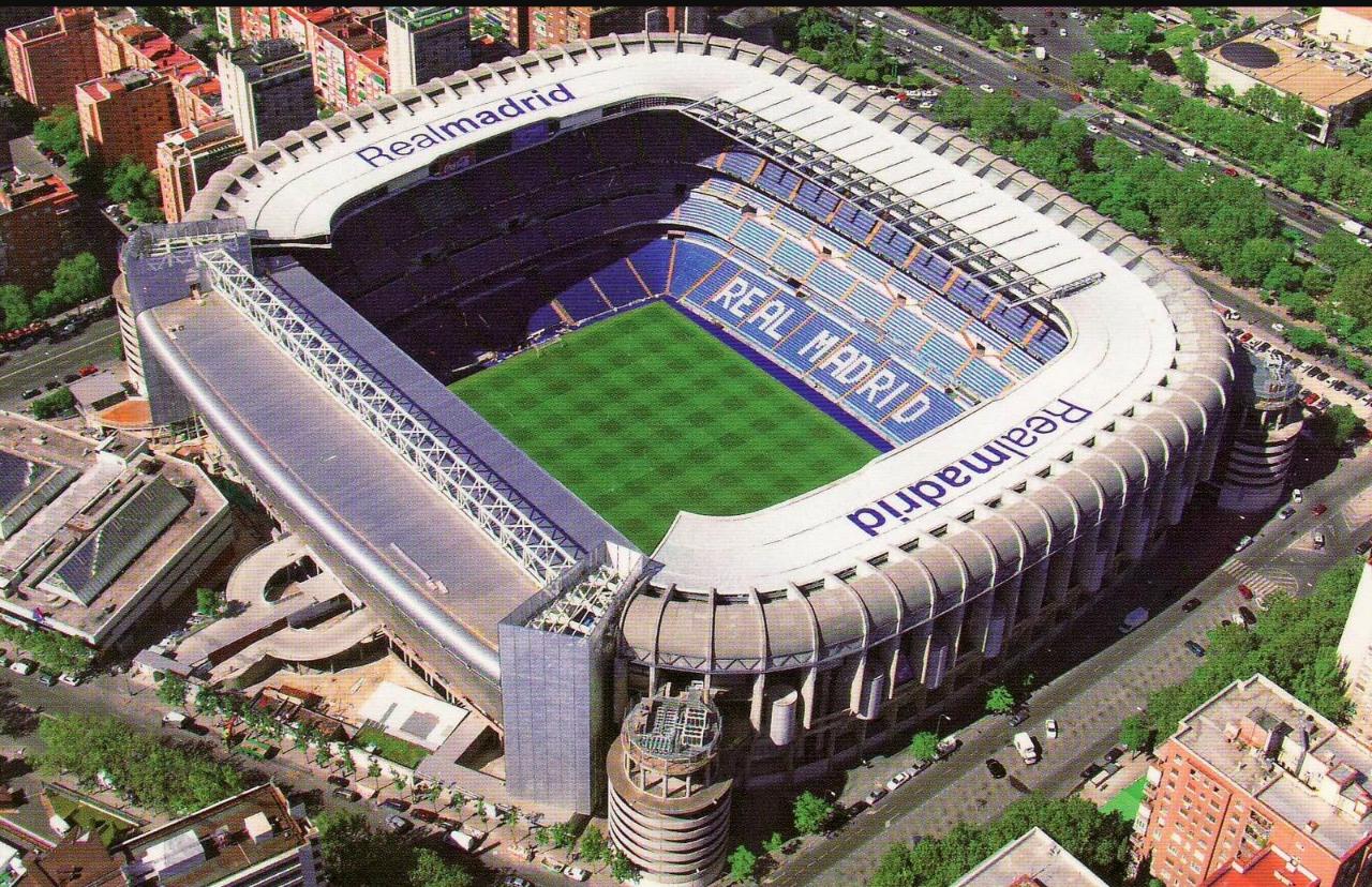 ملعب سانتياغو بيرنابيو....يعد من أكبر الملاعب في أوروبا.