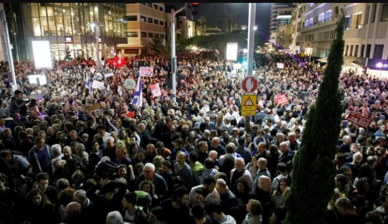 احتجاجات عارمة في اسرائيل ضد فساد السلطة ومطالبات برحيل نتنياهو