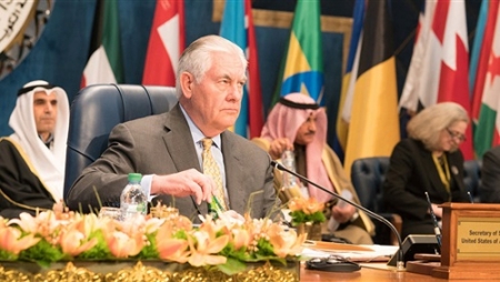 تيلرسون يجتمع بأعضاء اللجنة السورية للمفاوضات في عمان