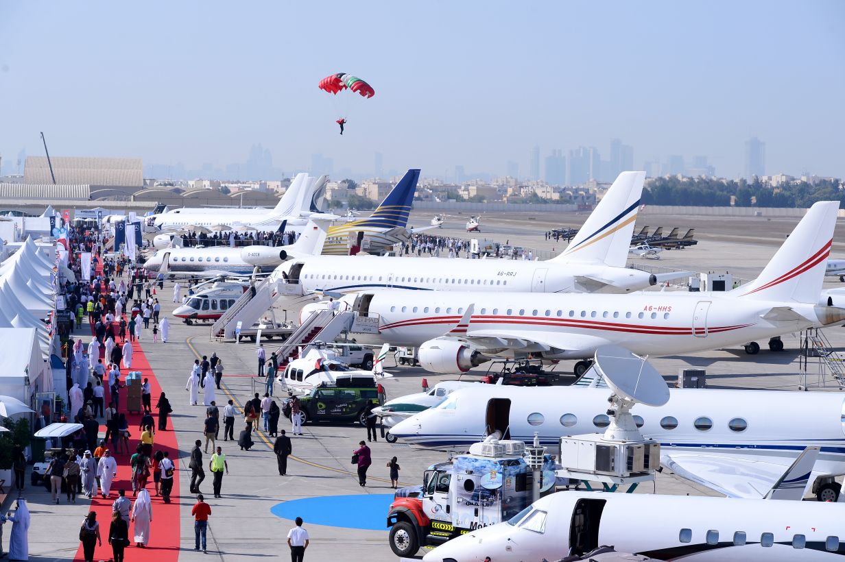 معرض أبوظبي للطيران 2018 ينطلق غداً في مطار البطين للطيران الخاص .