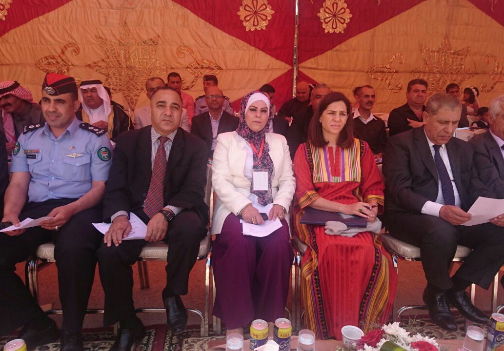 بمناسبه عيد الاستقلال الأميرة رجوة تفتتح معرضا في ثانوية مخيم جرش للبنات.
