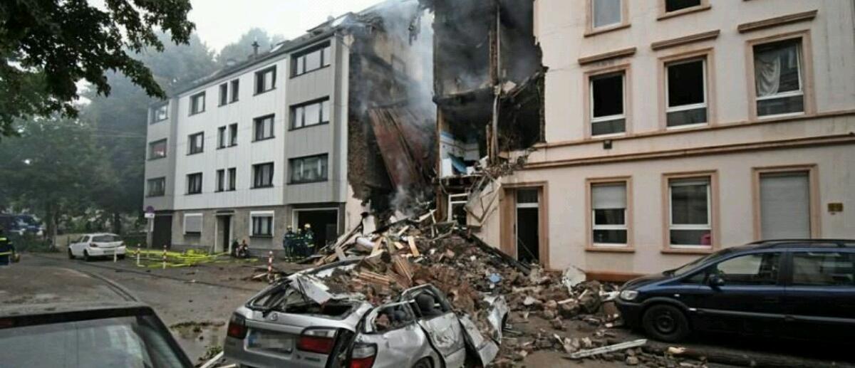 بالصور...إصابة 25 شخص بانفجار في ألمانيا مدينة فوبرتال غربي البلاد.