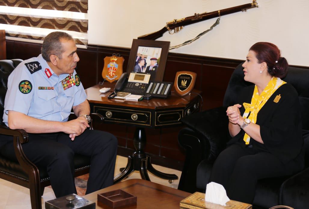 مدير الأمن العام الحمود يلتقي سفير المملكة المتحدة في عمان وسفيرة جمهورية العراق كلاً على حده.
