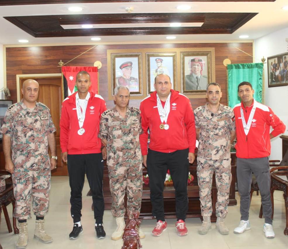 قائد المنطقة العسكرية الوسطى يكرم الأبطال المشاركين في بطولة غرب آسيا الثالثة لألعاب القوى.