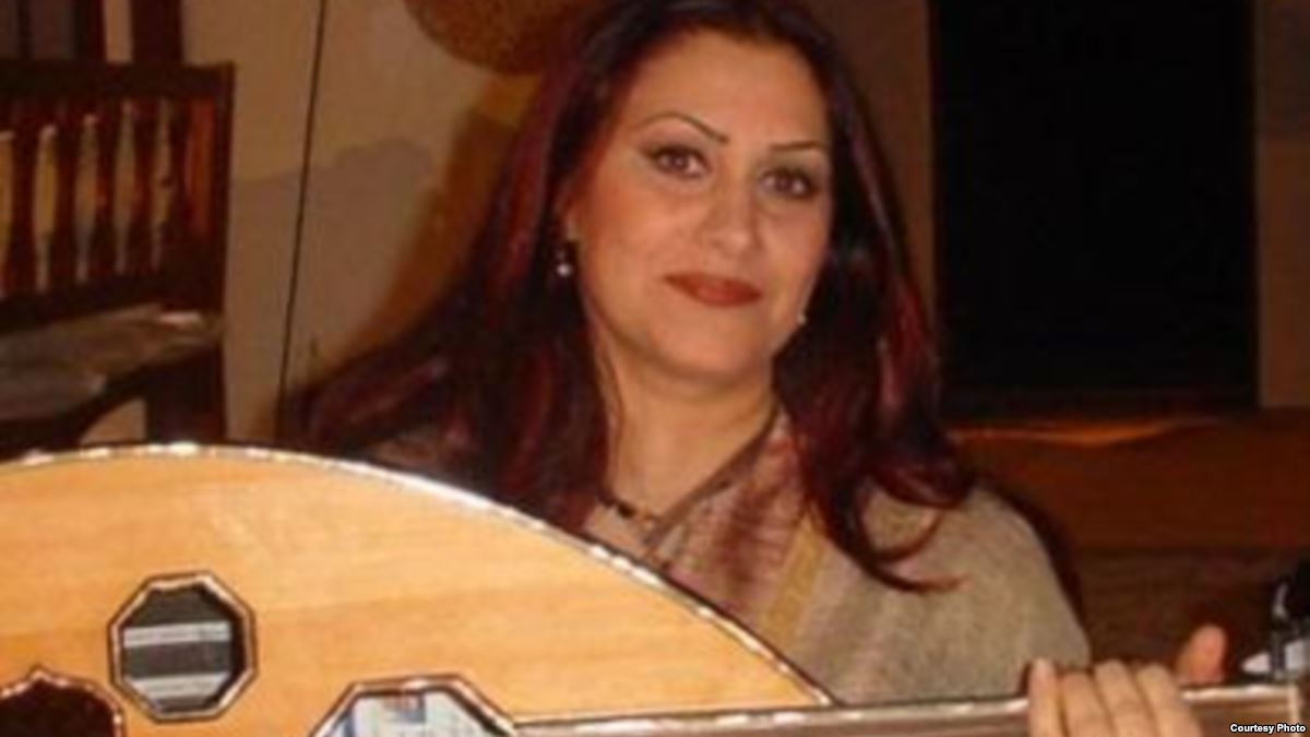 وفاة المغنية والعازفة العراقية سحر طه.