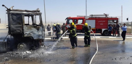 شاهد بالصور ... الاحتلال يشارك في اخماد حريق بالأردن