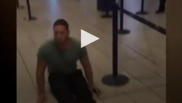 بالفيديو .. بعد الإهانة وانتشار الفيديو .. رجل مشلول يقاضي مطارا دوليا