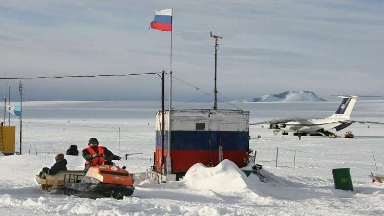 إعلامي روسي يصور فيلما وثائقيا عن قارة القطب الجنوبي بالذكرى الـ200 لاكتشافها