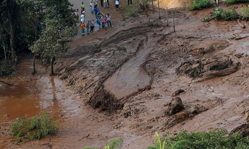انهيار سد البرازيل يخلف 58 قتيلاً وأكثر من 300 مفقود