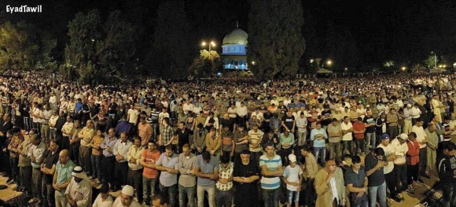 الآلاف يتوافدون للمسجد الأقصى لإحياء ليلة القدر