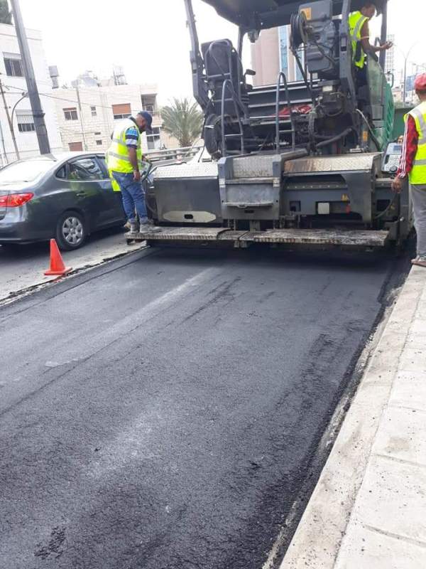 بالصور...  الأمانة تدخل للعمل خلاطة اسفلتية بقدرة إنتاجية ٢٠٠طن ساعة