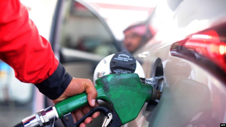 السعودية ترفع أسعار البنزين