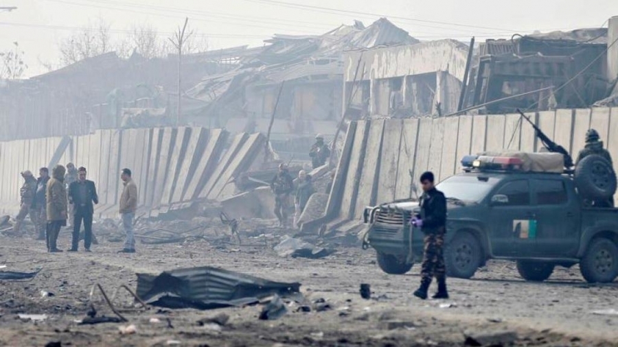 عاجل.. 34 قتيلاً في انفجار قنبلة تحت حافلة في أفغانستان
