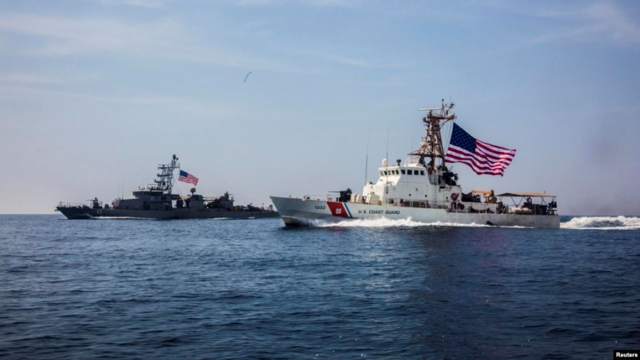 واشنطن تطلب من السفن التجارية خطط تنقلها في الخليج