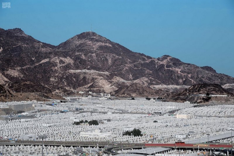 حجاج بيت الله الحرام يتوافدون إلى مشعر منى لقضاء يوم التروية.. صباح اليوم