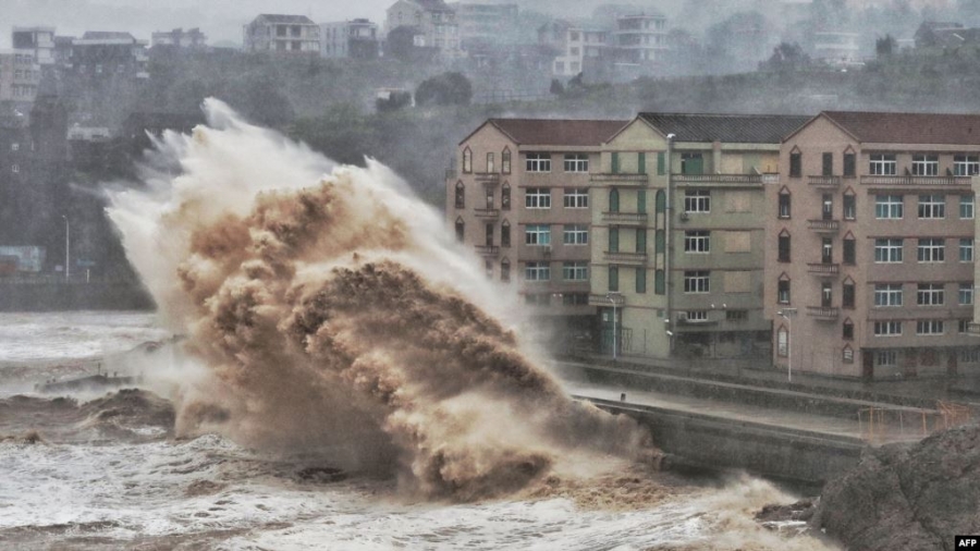 إعصار يضرب الصين.. مقتل 13 شخصا وإجلاء أكثر من مليون شخص