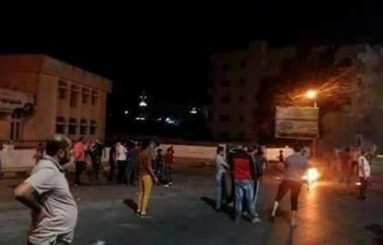 انسحاب قوات الدرك من محيط دوار الرمثا و المئات يحاولون الوصول إلى مبنى المتصرفية