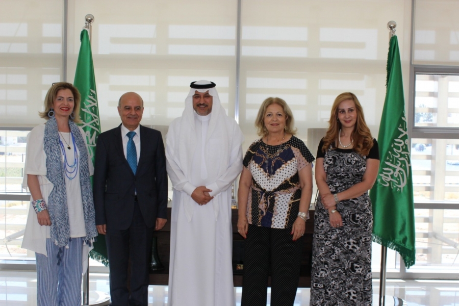 سفير المملكة لدى الأردن يلتقي. رئيس جامعة الإسراء ورئيسة ديوان أهل القلم.