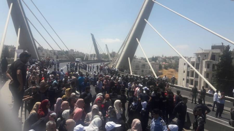 اعتصام المعلمين ينتقل الى جسر عبدون ودوار الداخلية