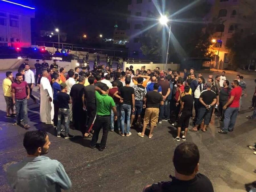 بحارة الرمثا يعتصمون للمطالبة بالإفراج عن موقوفي الاحتجاجات الاخيرة