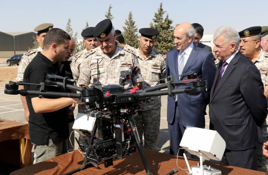 رئيس هية الأركان المشتركة يزور مركز الملك عبدالله الثاني للتصميم والتطوير (KADDB)