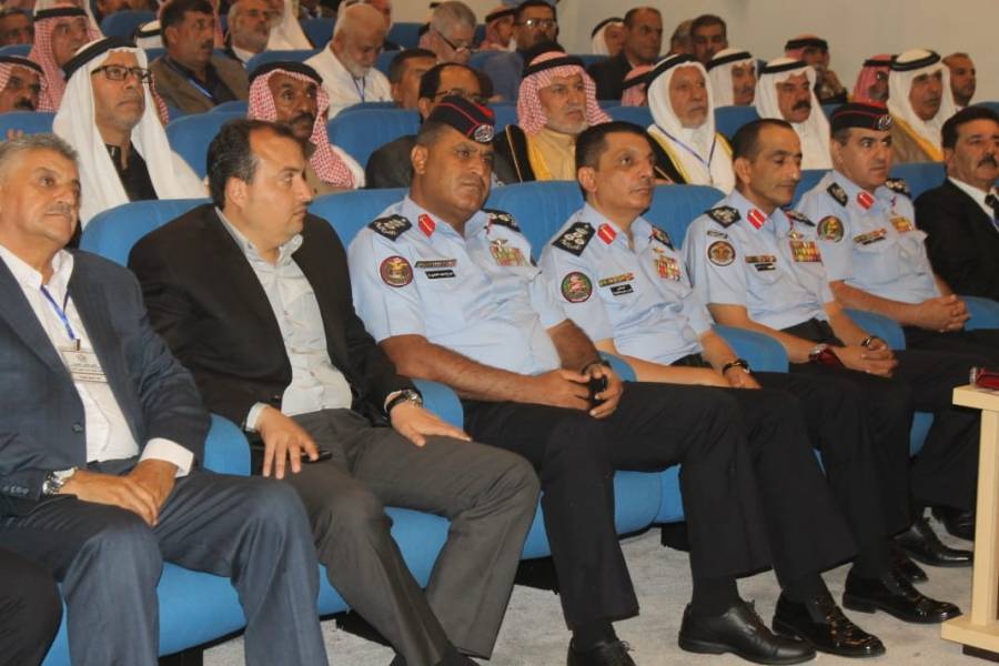 مساعد مدير الأمن العام للعمليات المعايطة يلتقي مخاتير العاصمة