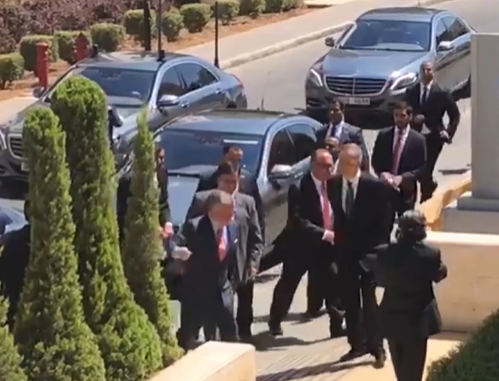 الملك يزور مجمع الحسين للأعمال