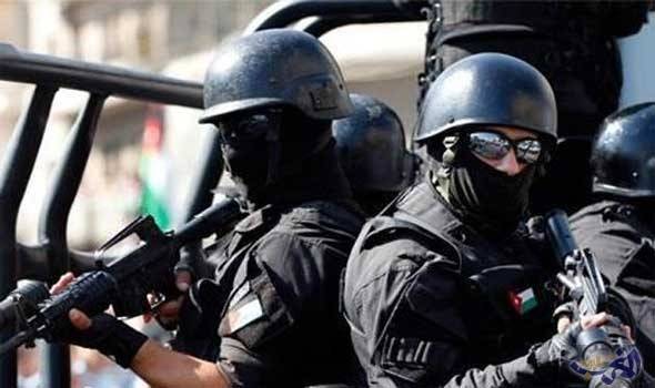 مداهمة امنية في الرصيفة تسفر عن اصابة صف