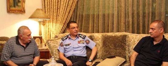 الامن العام يكرم مقدماً متقاعدا لاعادته مبلغ كبير