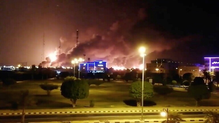 السيطرة على حريقين اندلعا بعد هجوم بطائرات مسيرة على معملين تابعين لـ أرامكو السعودية