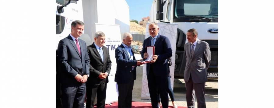 تبرع تركي بثلاث شاحنات للهيئة الخيرية الأردنية الهاشمية