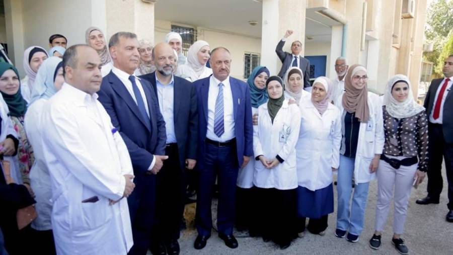 الرزاز : يؤكد أهمية المراكز الصحية المتخصصة في تحسين نوعية الخدمات المقدمة للمواطنين.. صور