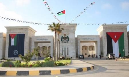 الامن يحقق بفيديو يظهر ادعاء فتى بسوء معامله من قبل والده