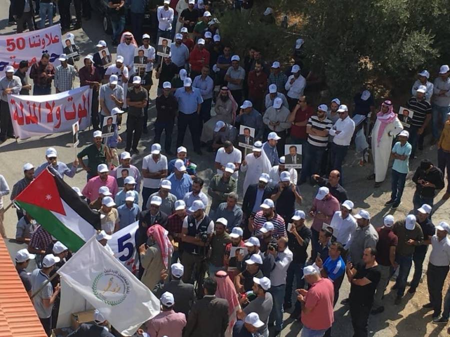 مسيرة معلمو الموقر دعما لنقابتهم