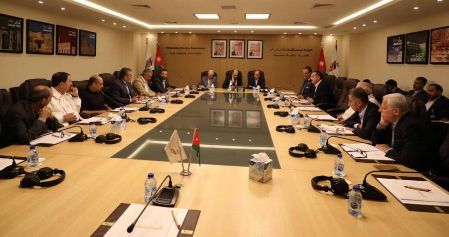 الكلالدة يلتقي عددا من الاحزاب السياسية