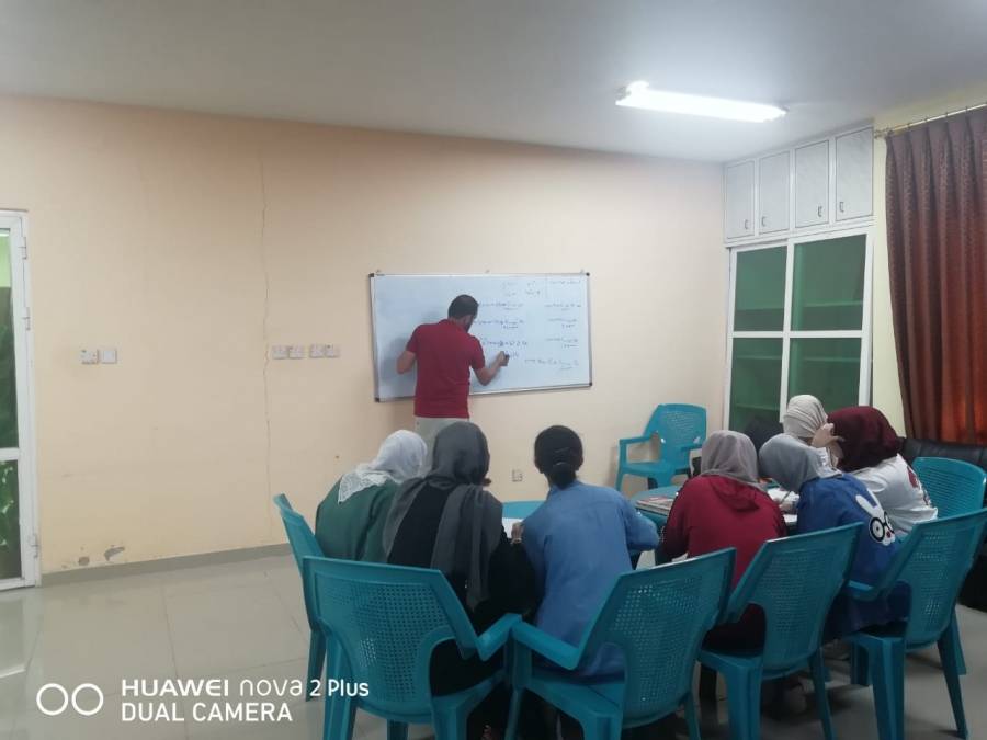 مبادرة معلمي مدرسة البوتاس ولليوم الثاني  إعطاء حصص لطلبة التوجيهي