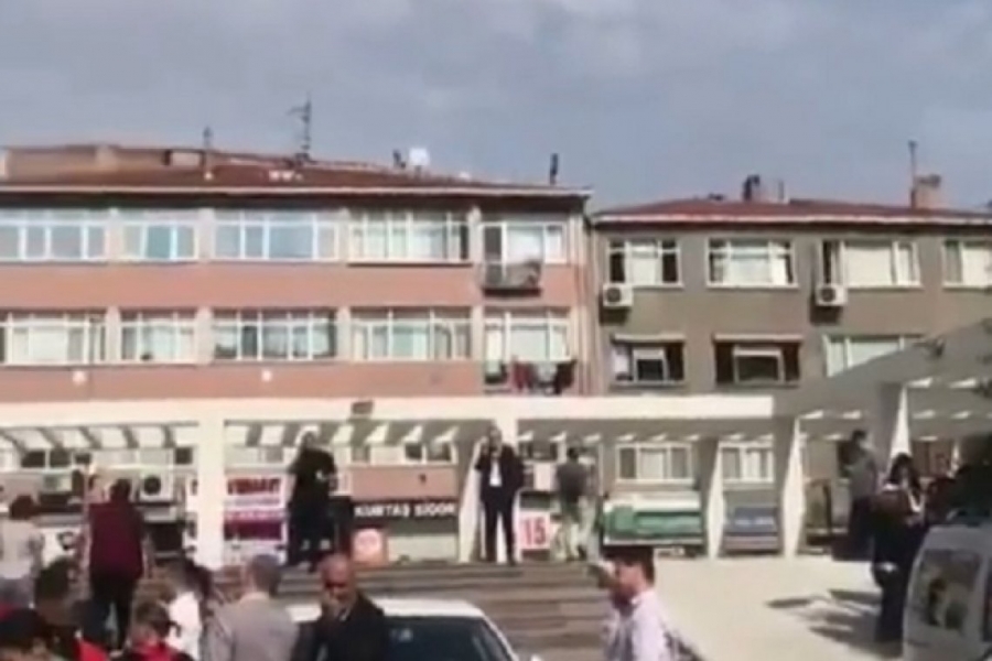 بالفيديو .. شاهد اللحظات الاولى بعد الزلزال الذي ضرب اسطنبول