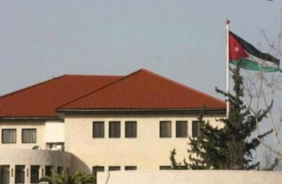 الحكومة ونقابة المعلمين توقعان الاتفاق الذي انهى اضراب المعلمين