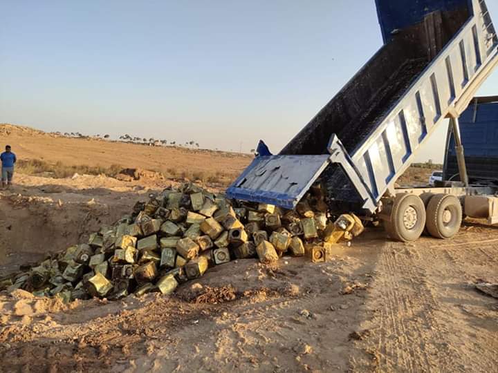 بلدية المفرق الكبرى والإدارة الملكية لحماية البيئة تتلف ٣٠ طن من الجبنة الفاسدة  بمكب نفايات الحصينيات...صور