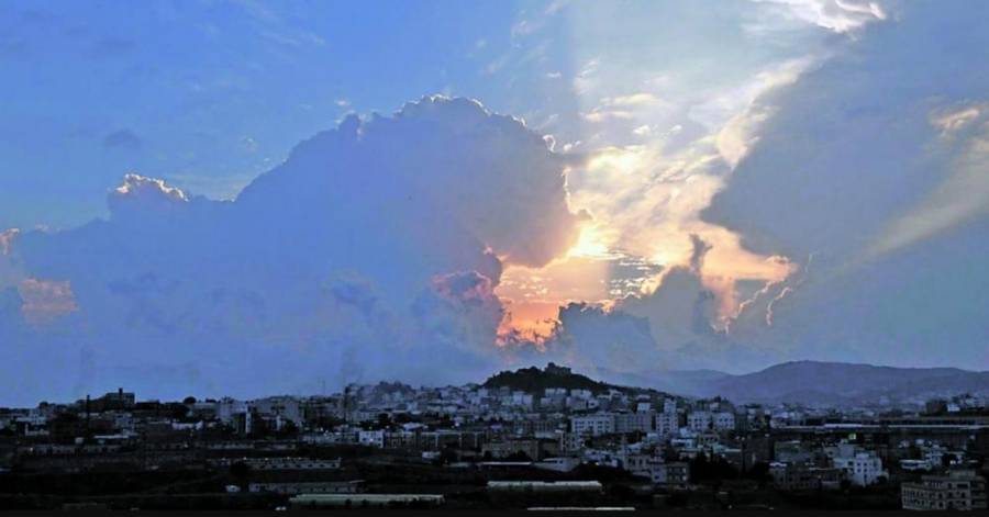 طقس معتدل وفرصة لهطول زخات رعدية في مناطق المملكة